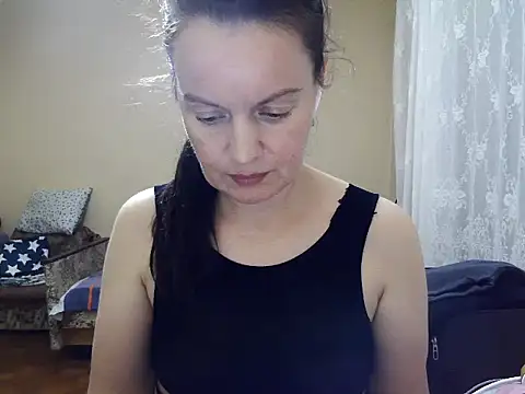 LoveNBloom webcam