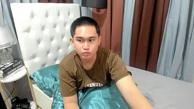 davincihugecock live cam on StripChat
