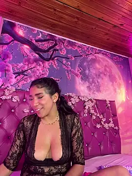 Taliaaa_Paris live cam on StripChat