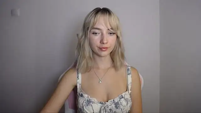 LuciaYoung webcam