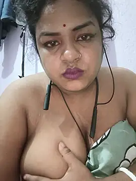 Deborbhavi222 webcam