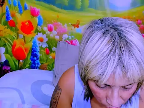 indianroxy webcam