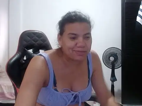 Adriana_0312 webcam