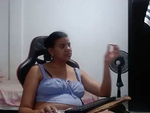 Adriana_0312 webcam