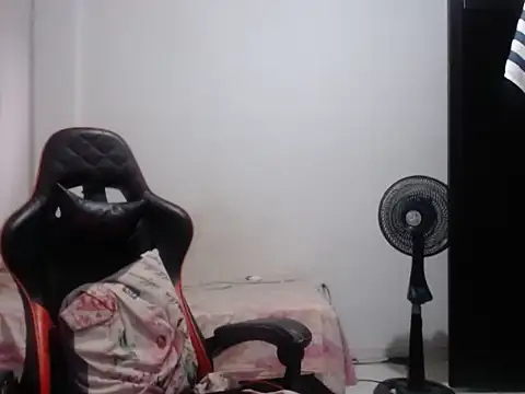 Adriana_0312 live cam on StripChat