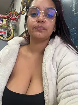 Sara-77 live sex cam