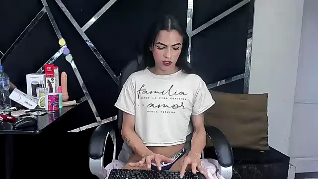 Aisha_hotts777 webcam
