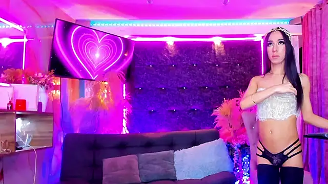 Queens_Wonders_Blonders webcam