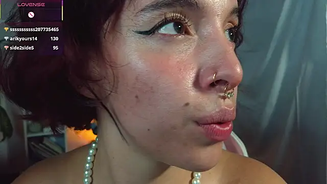 bri_von_dhara__ webcam