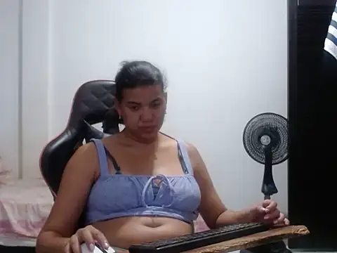 Adriana_0312 webcam