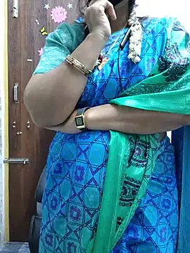 Tamil_white_beauty live cam on StripChat