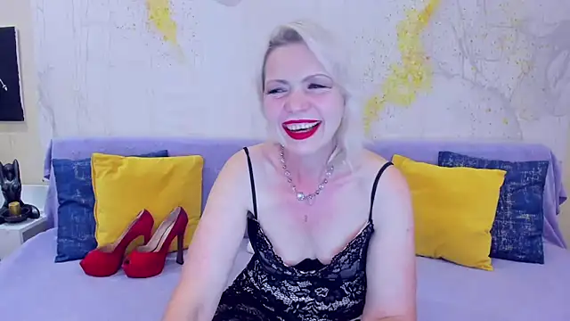 BeautyName live cam on StripChat