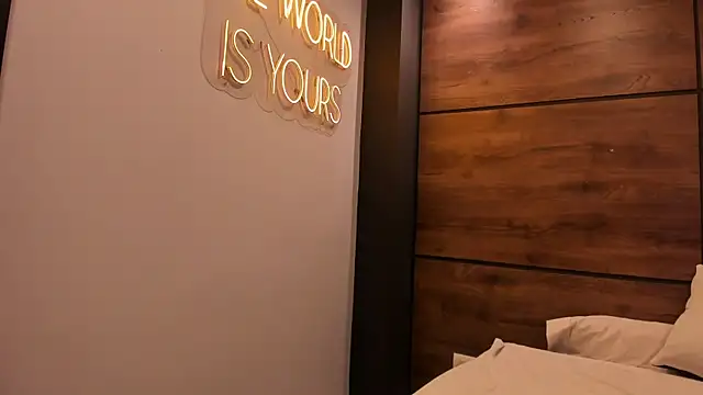 Leamonroe__ webcam
