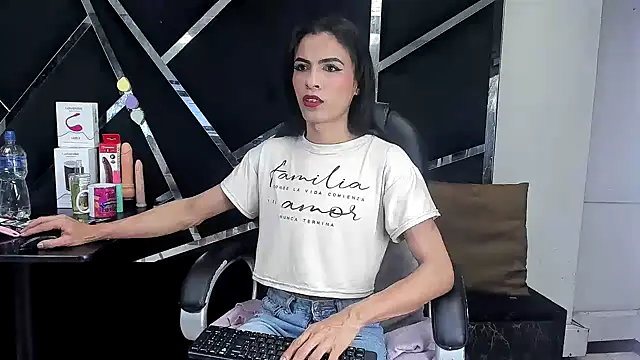 Aisha_hotts777 webcam