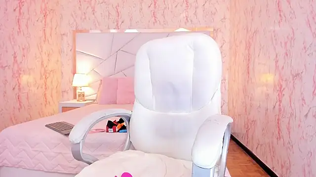 Emily_Whinfre webcam