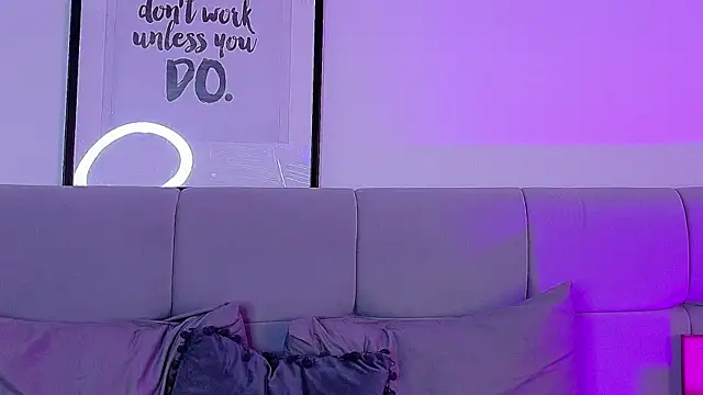 Nicolee_Saint webcam