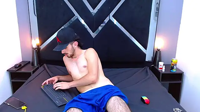 Lucas_Knight webcam