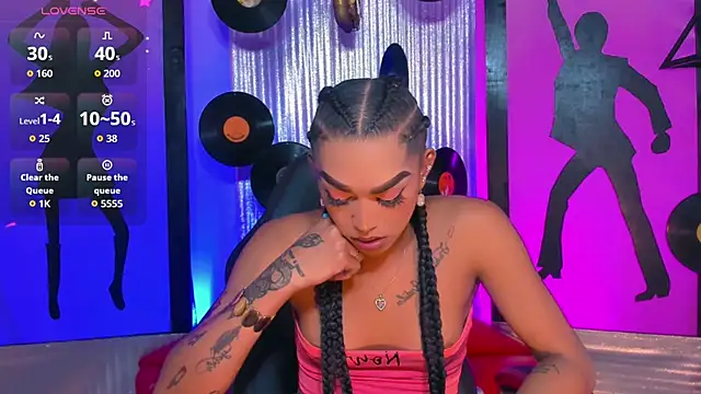 nickyminach_ webcam