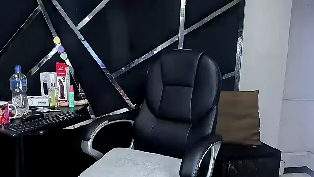 Aisha_hotts777 webcam