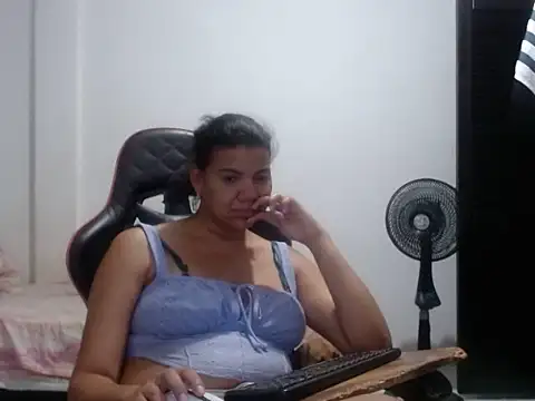 adriana_0312 - Adriana_0312's free webcam - UK Sex Cams