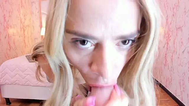 Emily_Whinfre webcam