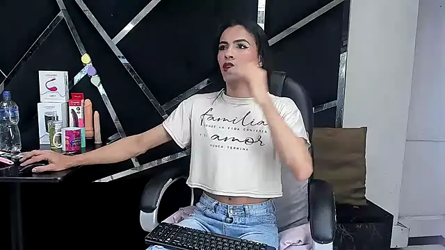 Aisha_hotts777 webcam