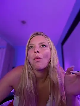 AnastasiaAniess live cam on StripChat