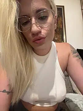 PlayWithUsXO webcam