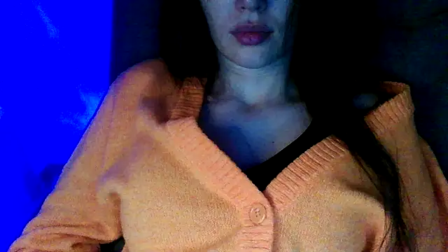Luneyaa live cam on StripChat