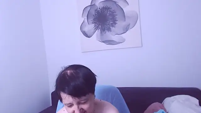 ChristaRose live cam on StripChat