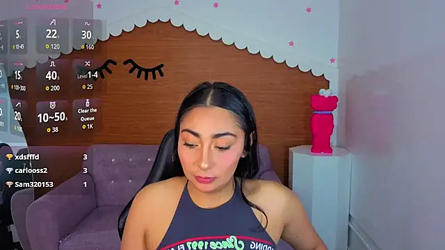sara_lux_t webcam
