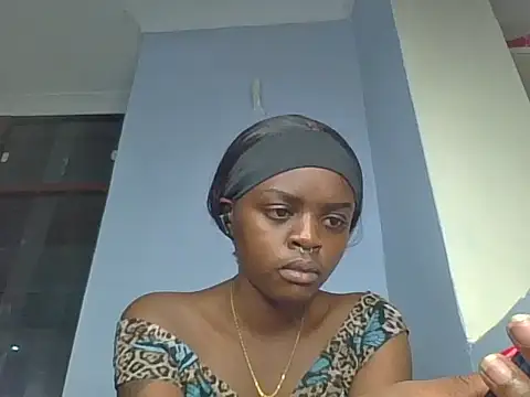 Lovey_queenn live cam on StripChat
