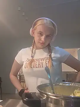 LiyaKasper live cam on StripChat