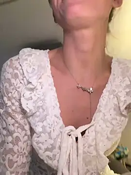 -AngelAri-
