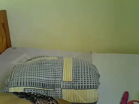 Pearl_petite webcam