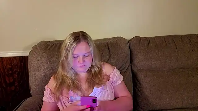PhatAssBlond webcam