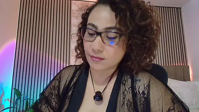 juliramirez (F milf) - Bounce boobs close to camera🍒✨