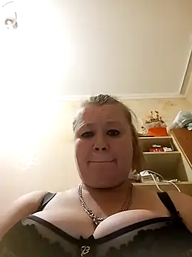 KiraStanton webcam