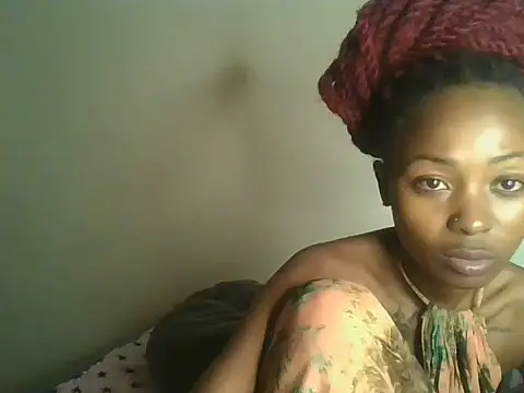 Prettyquueen live cam on StripChat