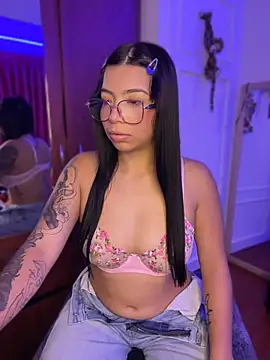 maaddyXXX live cam on StripChat