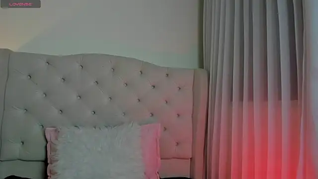 JadeBellee live cam on StripChat