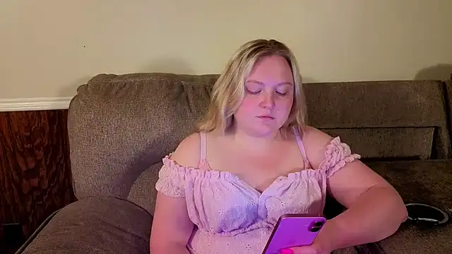 PhatAssBlond webcam