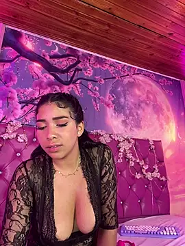 Taliaaa_Paris live cam on StripChat