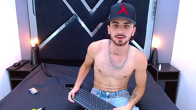 Lucas_Knight webcam