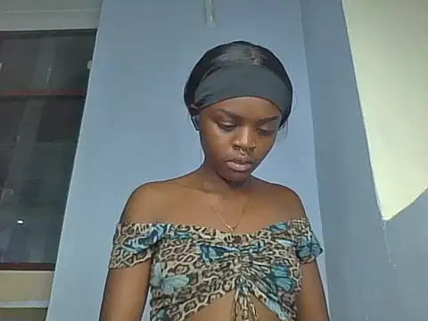 Lovey_queenn webcam