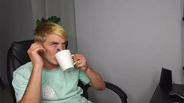 Logan_Falk webcam