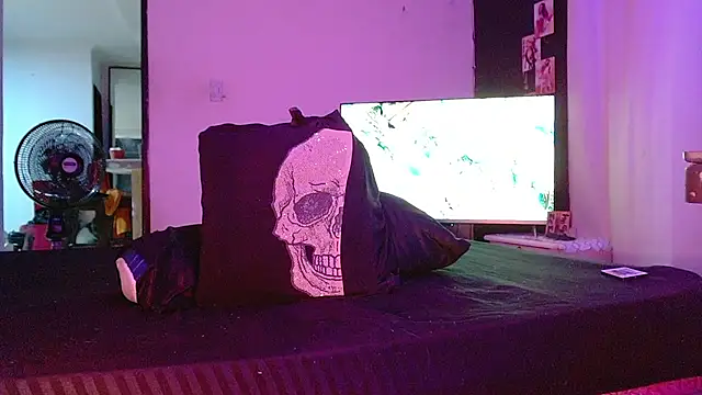 PervertedMissCloe webcam