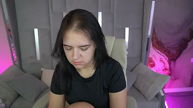 MadameeSin webcam