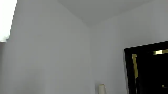 Exotic__April webcam