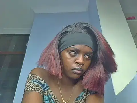 Lovey_queenn webcam